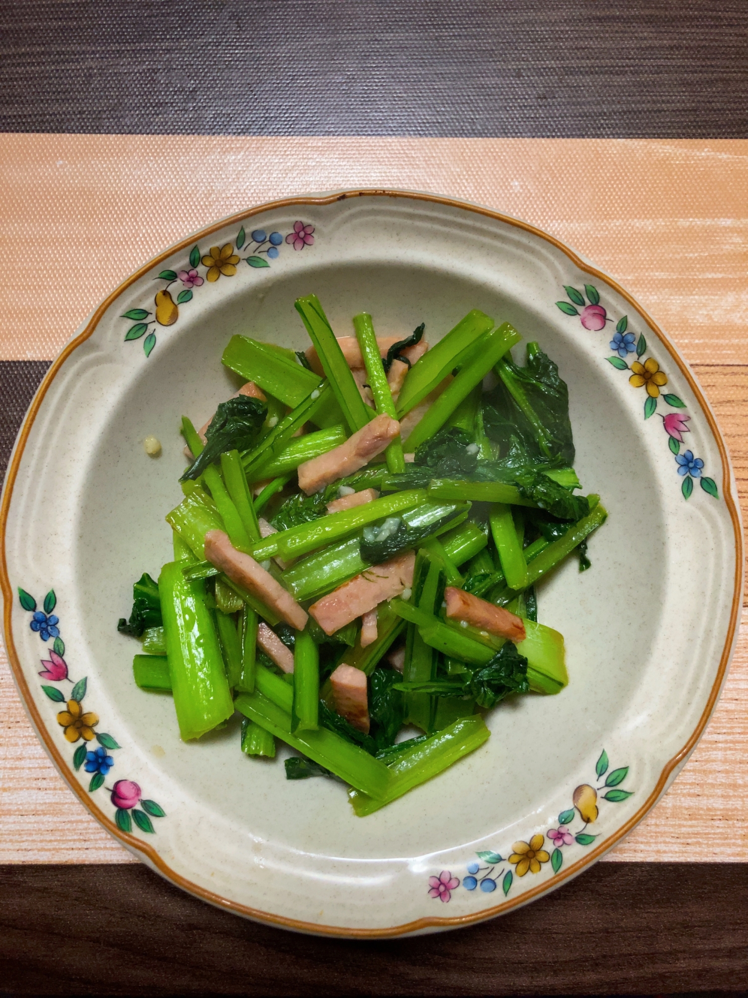 明宝ハムと小松菜の炒め物