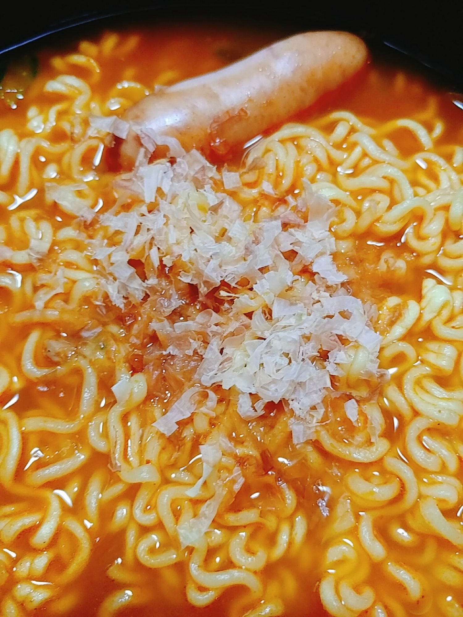 ウインナーと鰹節の味噌辛ラーメン