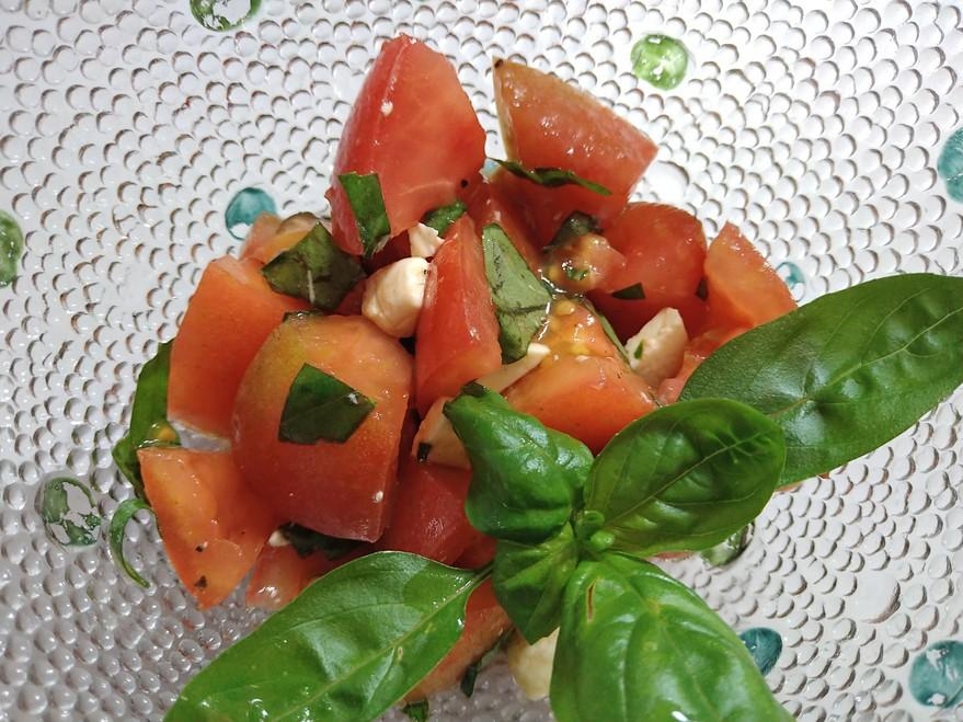 トマトバジルとチーズのサラダ レシピ 作り方 By ビッグさん 楽天レシピ トマトバジルとチーズのサラダ レシピ 作り方 By ビッグさん 楽天レシピ