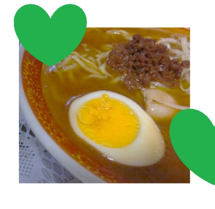 醤油ラーメン ゆで卵炒めたハム法蓮草しめじのせて