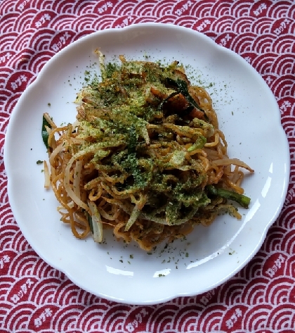 もやしたっぷりもやしと半端食材の焼きそば