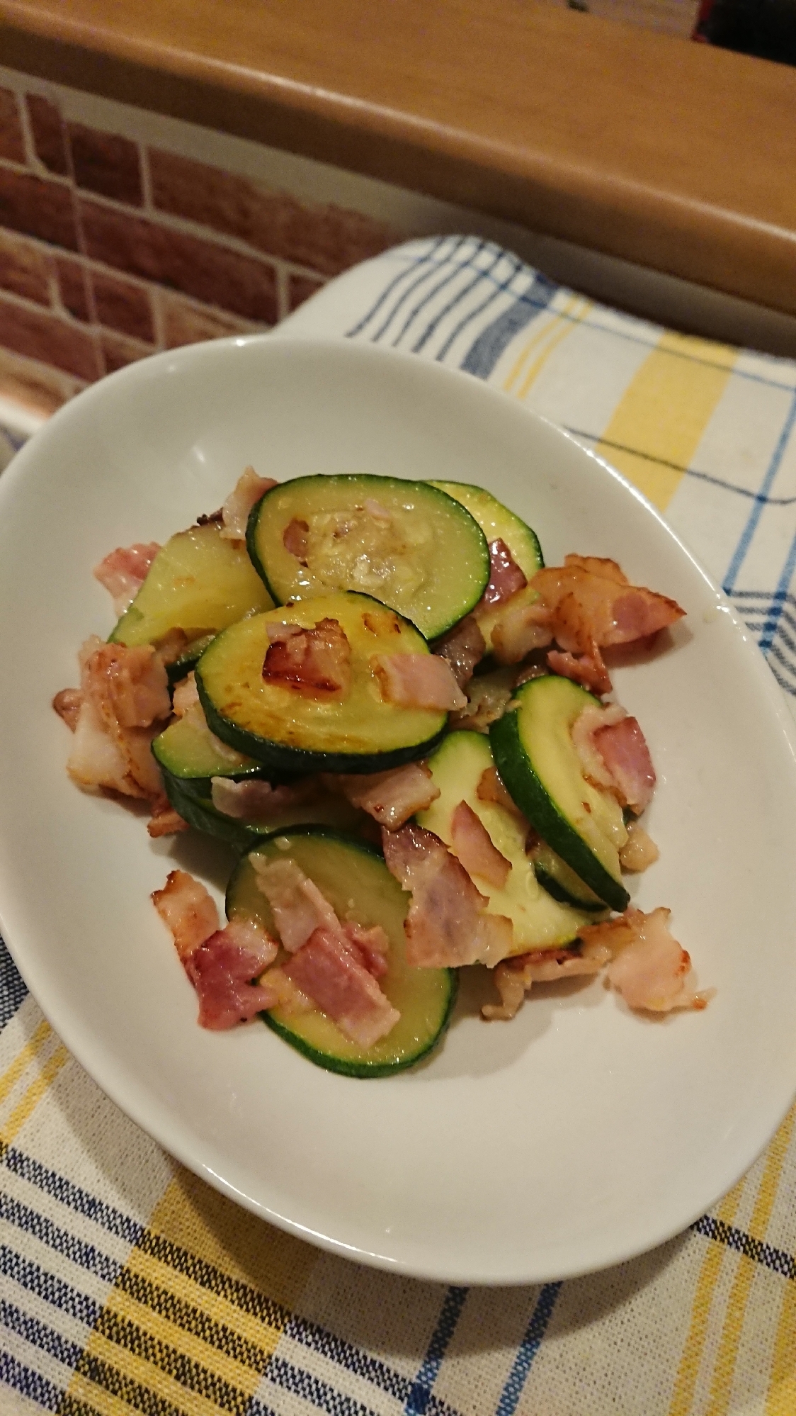 ベーコンとズッキーニの炒め物 レシピ 作り方 By Laon 楽天レシピ ベーコンとズッキーニの炒め物 レシピ 作り方 By Laon 楽天レシピ