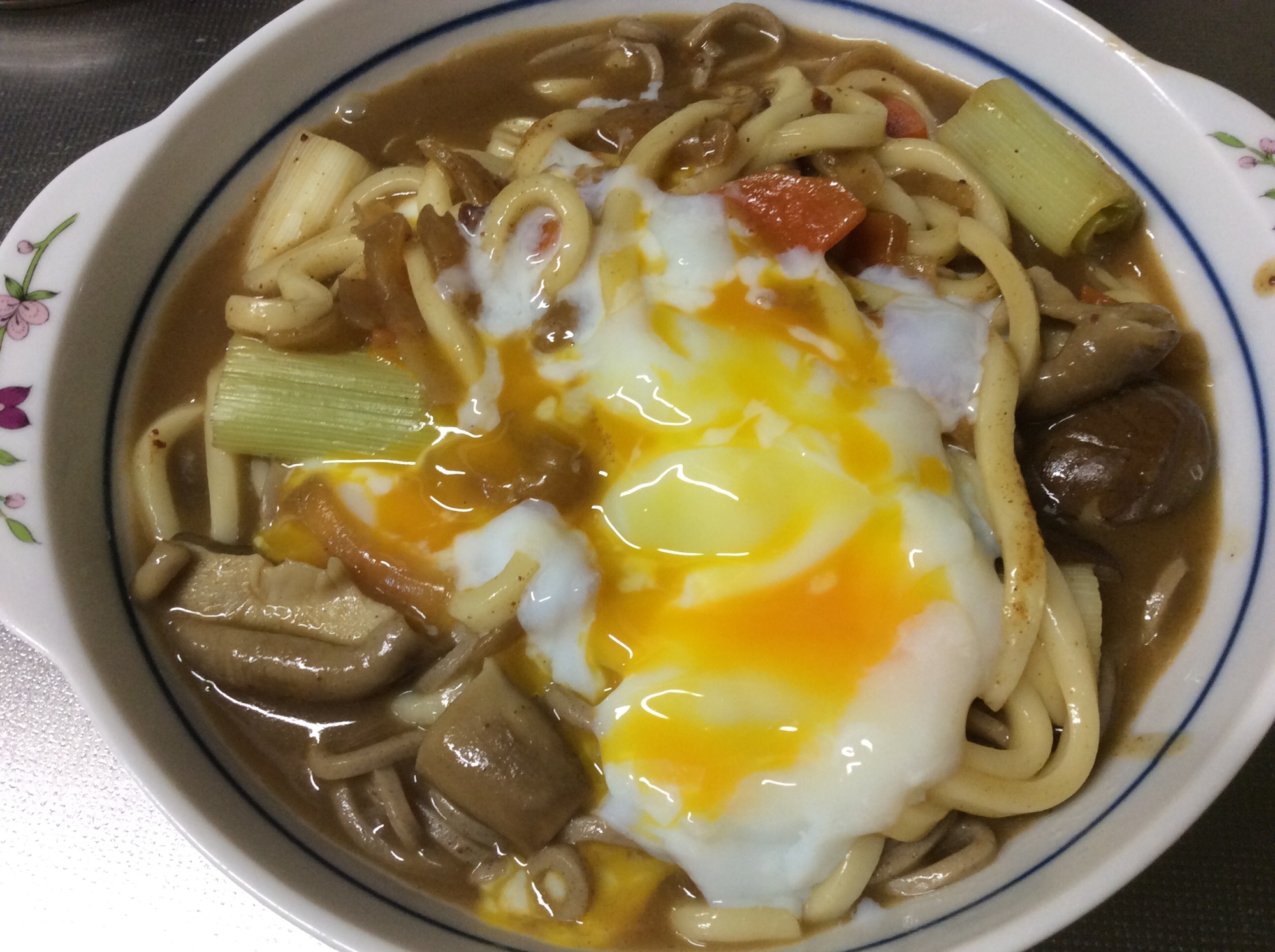 サッと溶けるカレールウ(フレーク)でカレーうそば