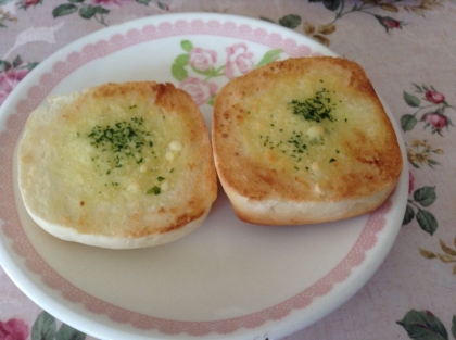 こんにちは〜♡
朝食にミニパンでごめんね〜^^;
コレとっても美味しい〜(*^_^*)
オリーブオイルに最近ハマってるんだけど粉チーズと合う合う〜♡旨旨ごち様♡