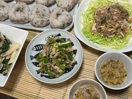 作り置きにも♪しめじとピーマンと油揚げのおかか炒め