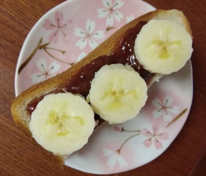 産後体重調整の為パンが細いですが(笑)、お味はめっちゃ美味しく出来ました♪やっぱりバナナを使うと腹持ち良くヘルシーに仕上がりますね(〃´∪｀〃)ゞまた作ります！