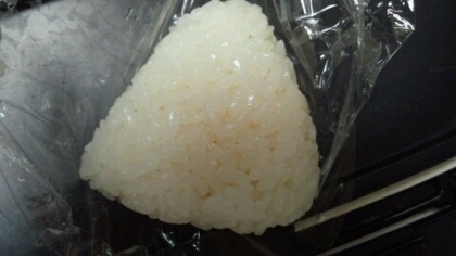 新米の塩にぎり！
おいしいお米をふんわりたべれて朝からしあわせです(*^^*)
ごちそうさまぁ☆