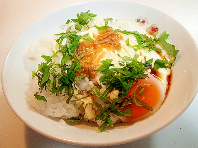 大葉散らして　目玉焼きとなめたけのご飯