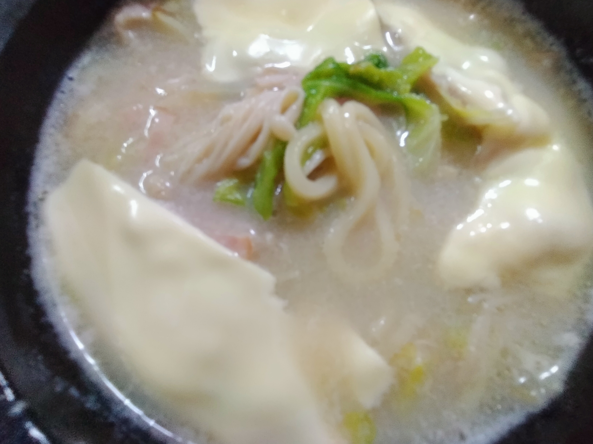 白菜ベーコンえのきチーズ入りラーメン