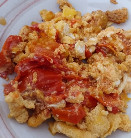 トマトと玉子の中華風炒め丼　トマたま丼