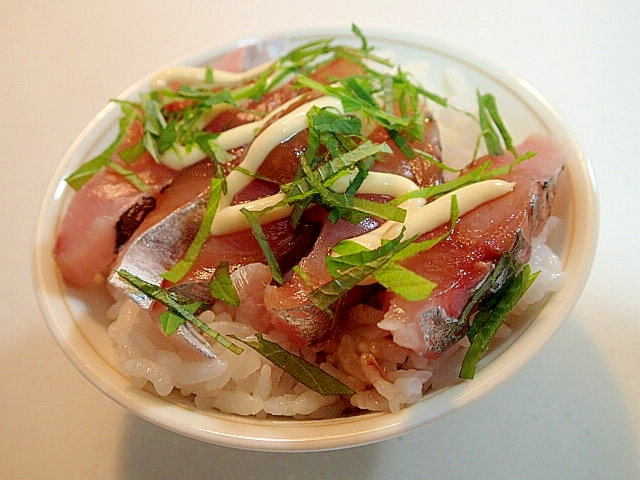 大葉散らして　醤油マヨと醤油麹で鯵刺し丼