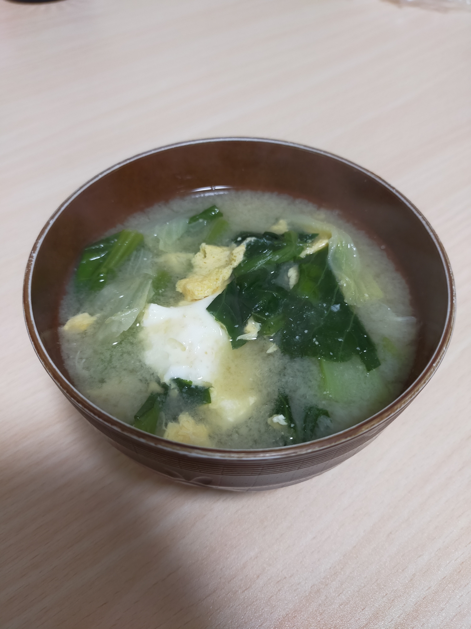 小松菜と白菜と卵のお味噌汁