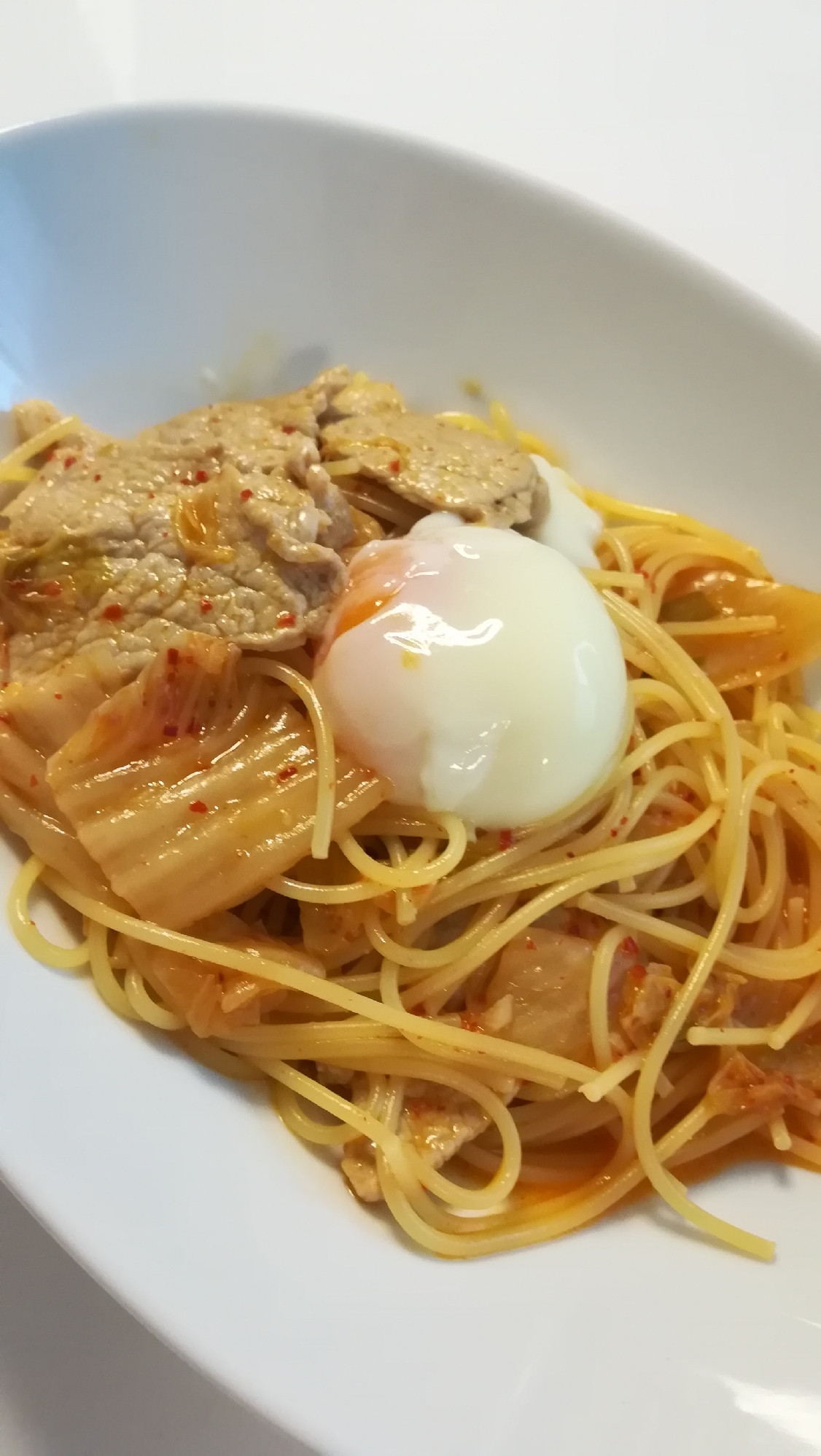 フライパン一つで☆豚キムチのパスタ温玉のせ