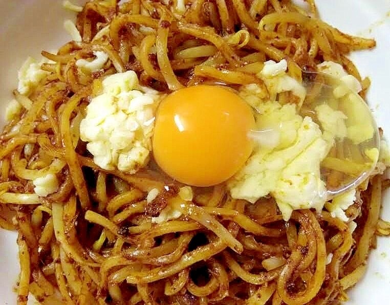 超簡単 すき焼き風鰹節焼きそば チーズ生卵乗せ レシピ 作り方 By やつはしゆうこ 楽天レシピ