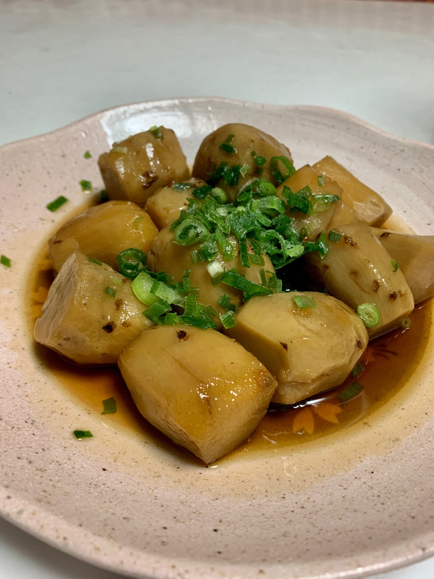 主人が死ぬまで食べれると！里芋の煮っ転がし。