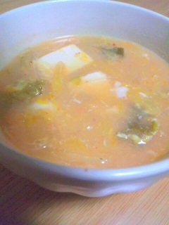 お豆腐も入れちゃいました！今日は厳しい寒さだったので、温まるキムチスープはピッタリでした(^-^)春雨の食感が良いですね♪とっても美味しく、好評でした☆