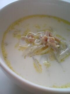 スパムとごぼうの牛乳スープ