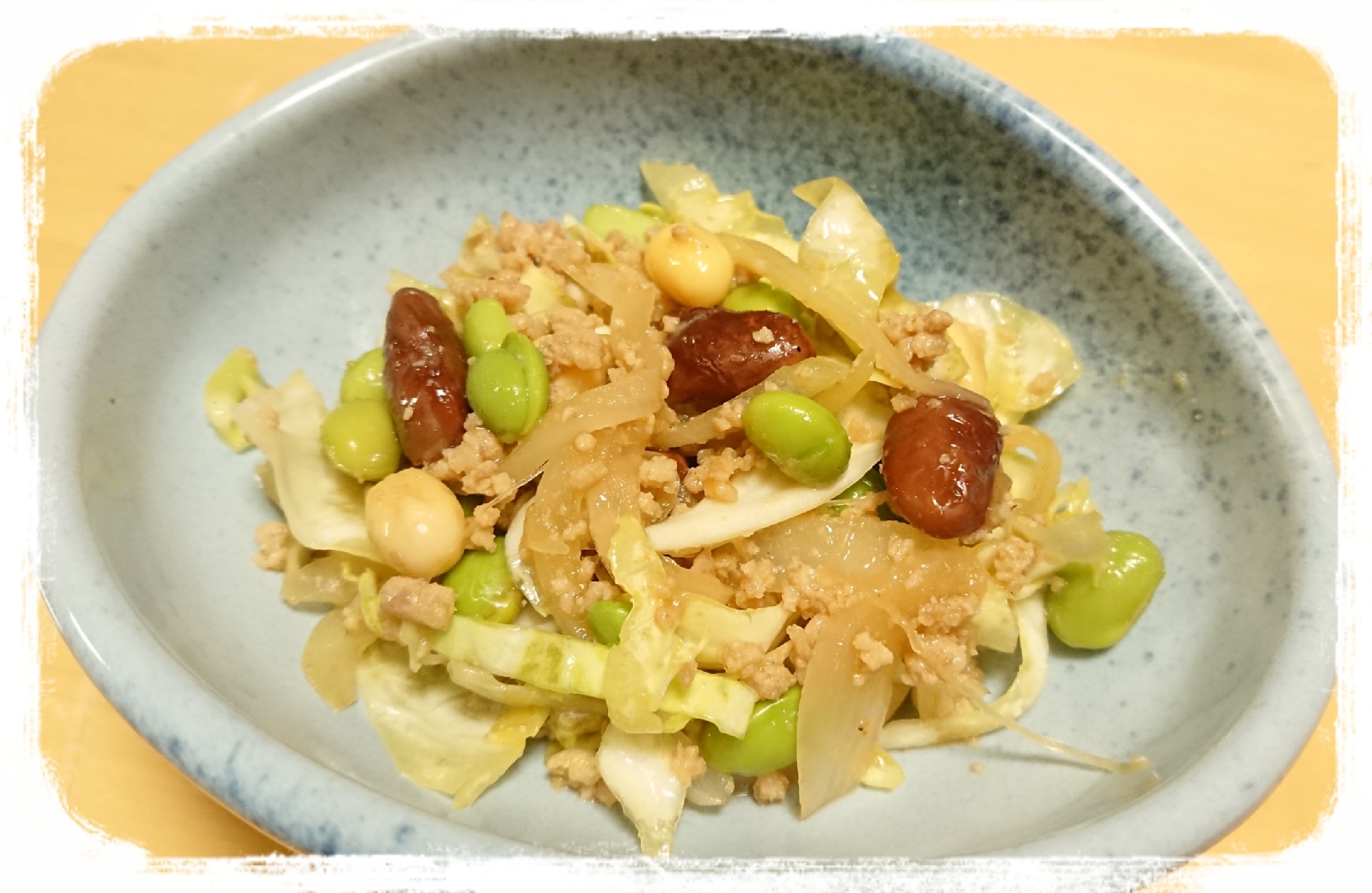 春キャベツと鶏ひき肉とミックスビーンズのサラダ