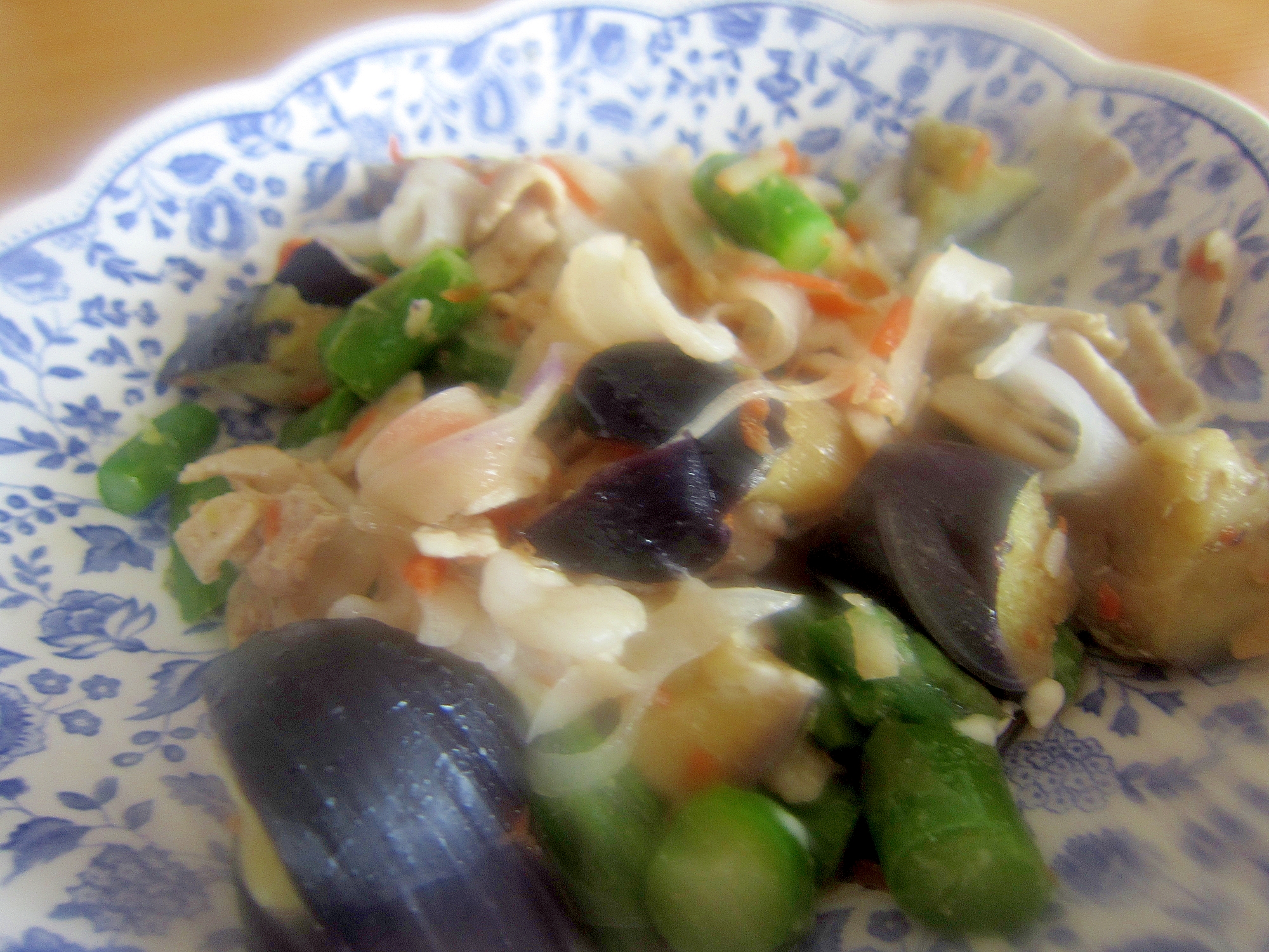 揚げなすと大蒜の芽と豚肉と玉葱と舞茸生姜グリル