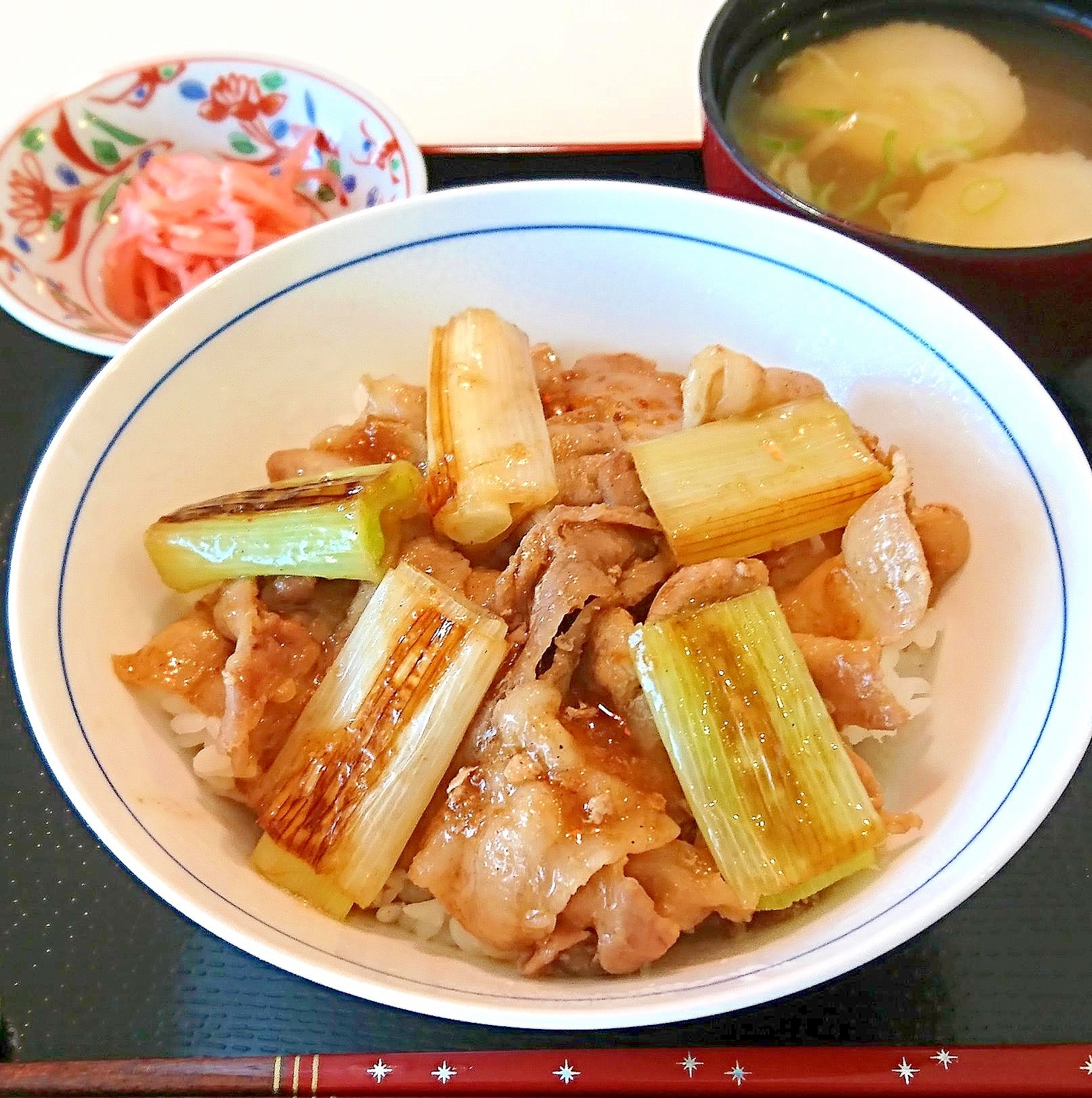 焼肉のたれで　ねぎ豚丼