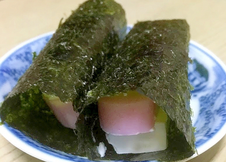 簡単おつまみ！かまぼことクリームチーズの海苔巻き