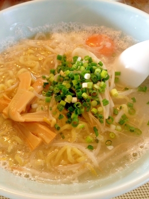 生麺☆もやしたっぷり塩ラーメン