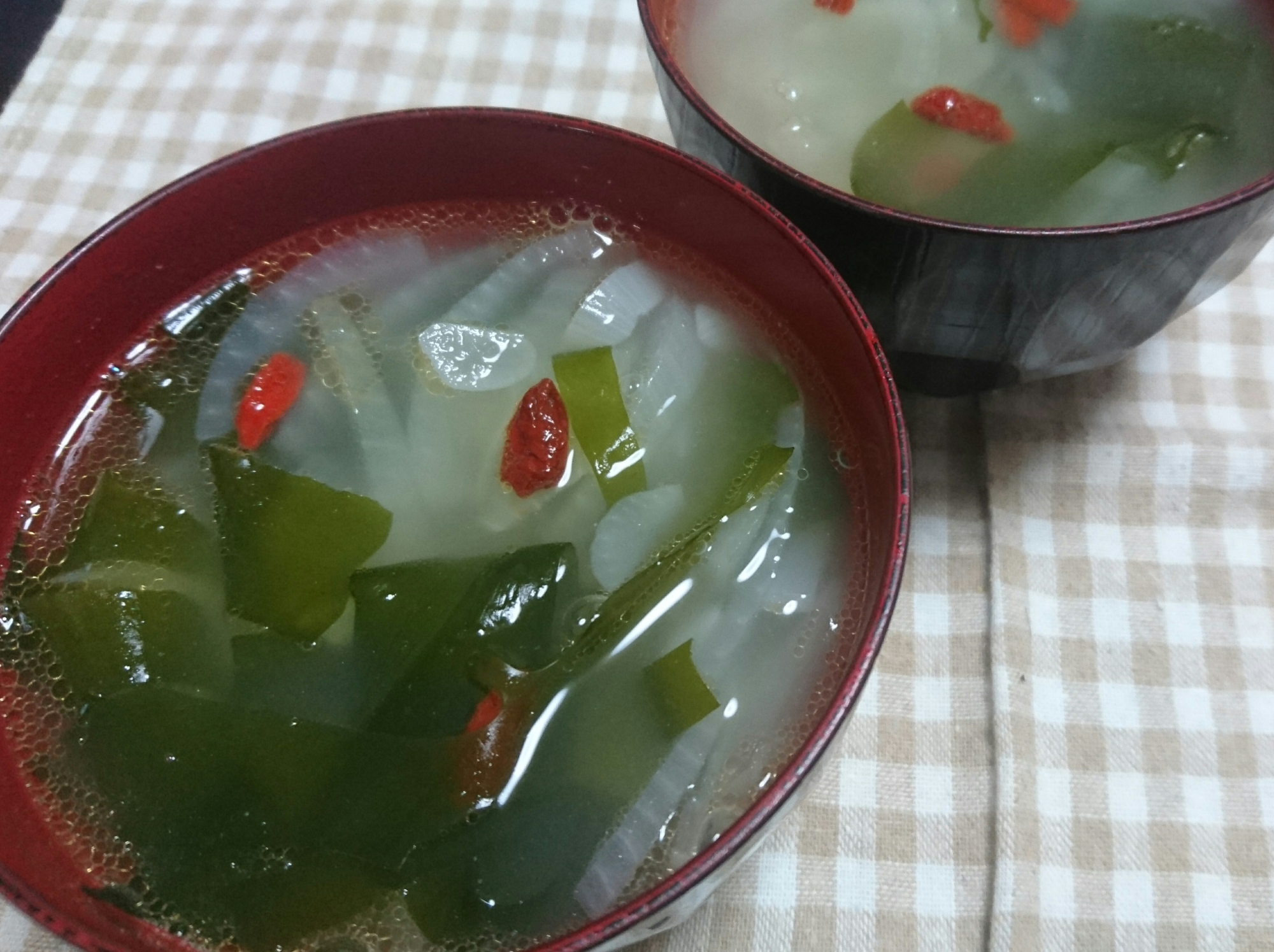 玉ねぎとわかめの中華スープ