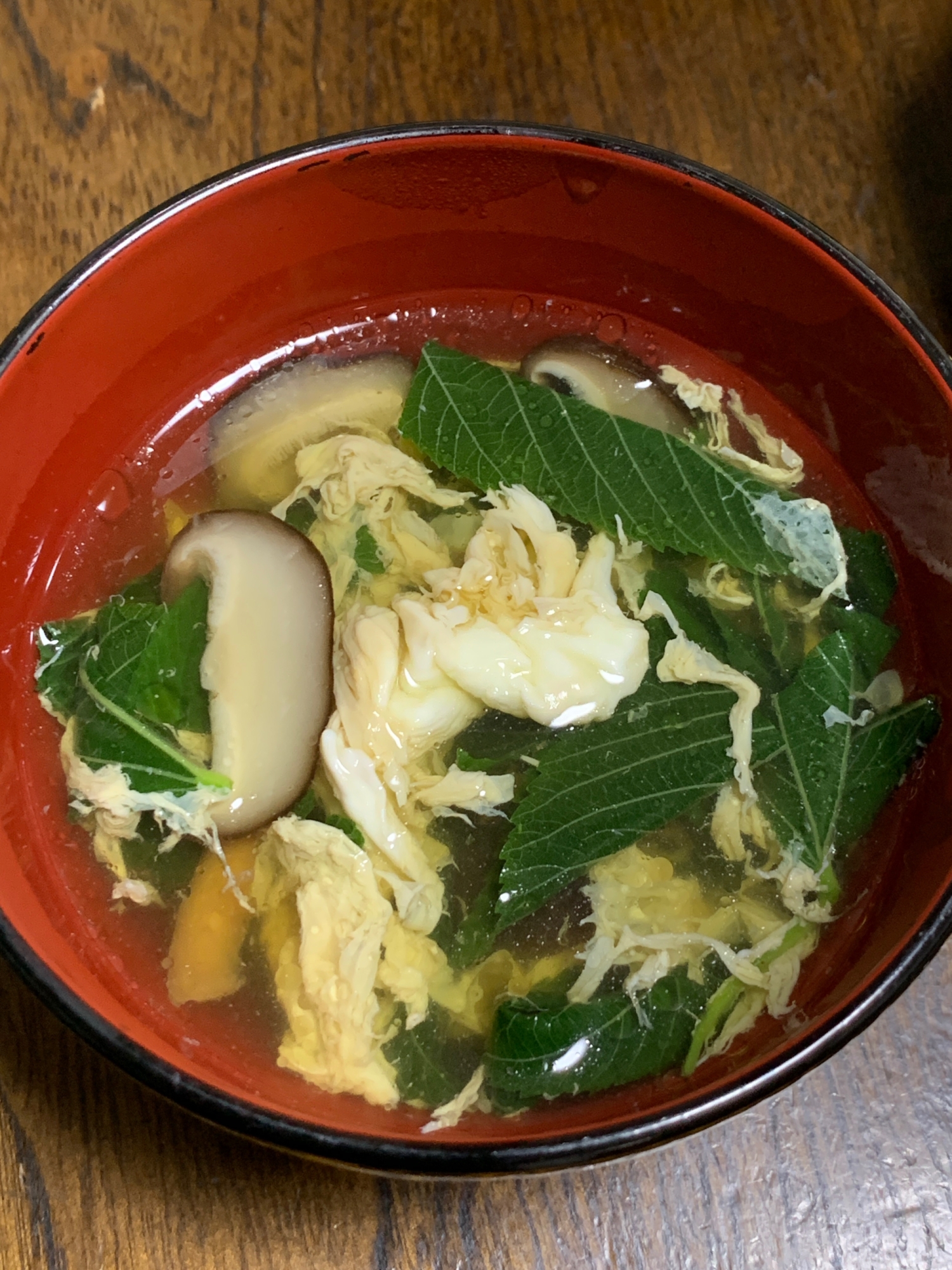 モロヘイヤと椎茸と卵の中華スープ