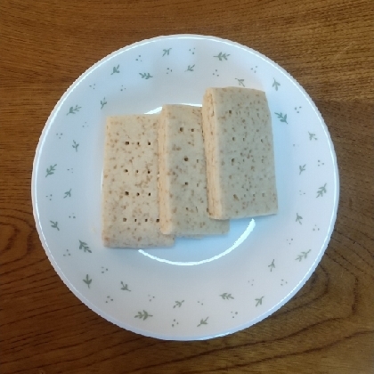 小麦粉で何かつくりたいと思って、つくってみました。焼き色もう少しでしたが、美味しいです～おうち時間、楽しめました。