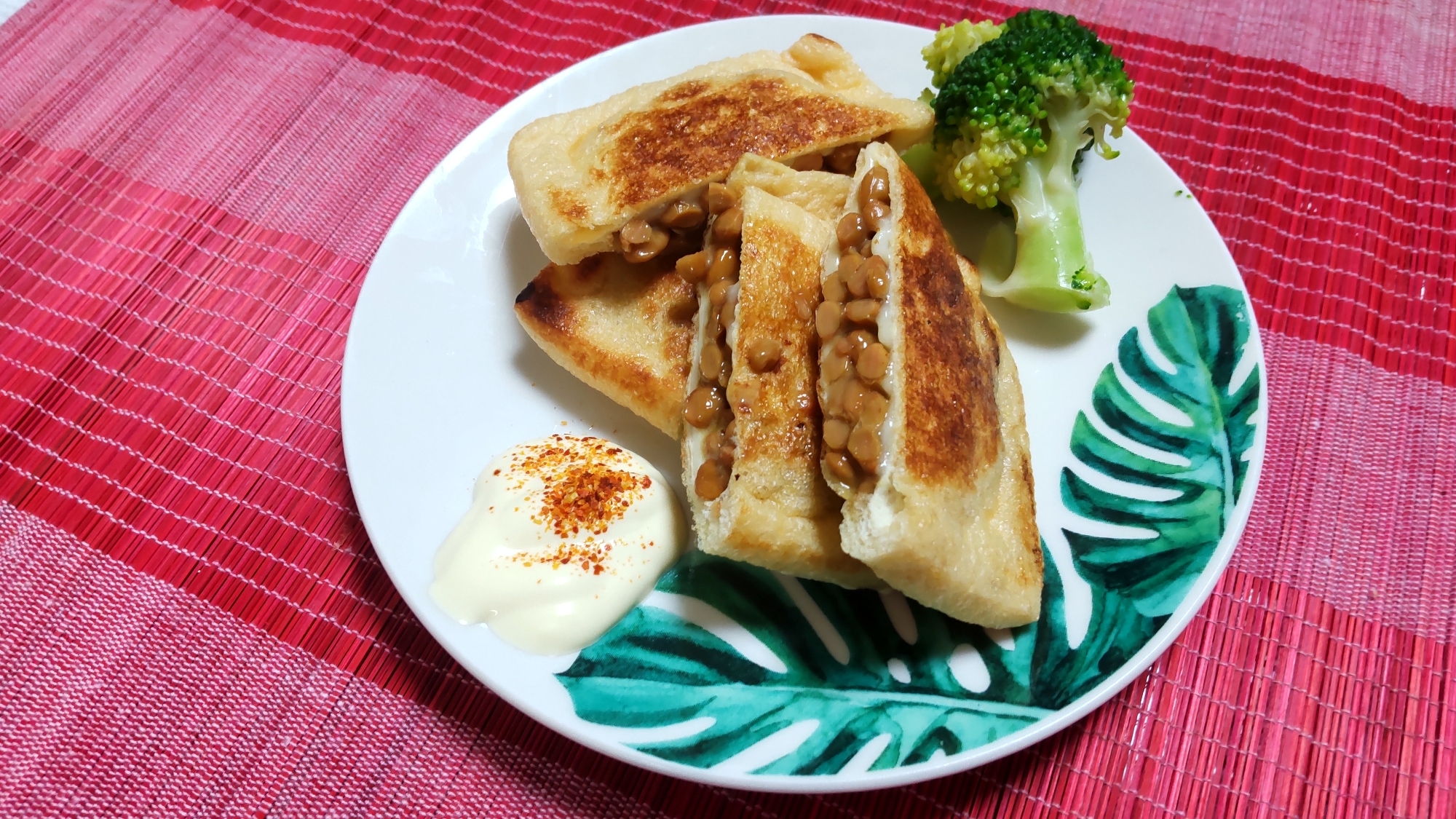 おつまみレシピ♪カリとろ〜油揚げの納豆チーズ包み焼