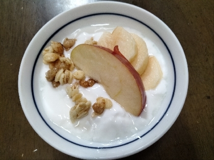 りんご♡が美味しい！フルグラ☆ヨーグルト♪