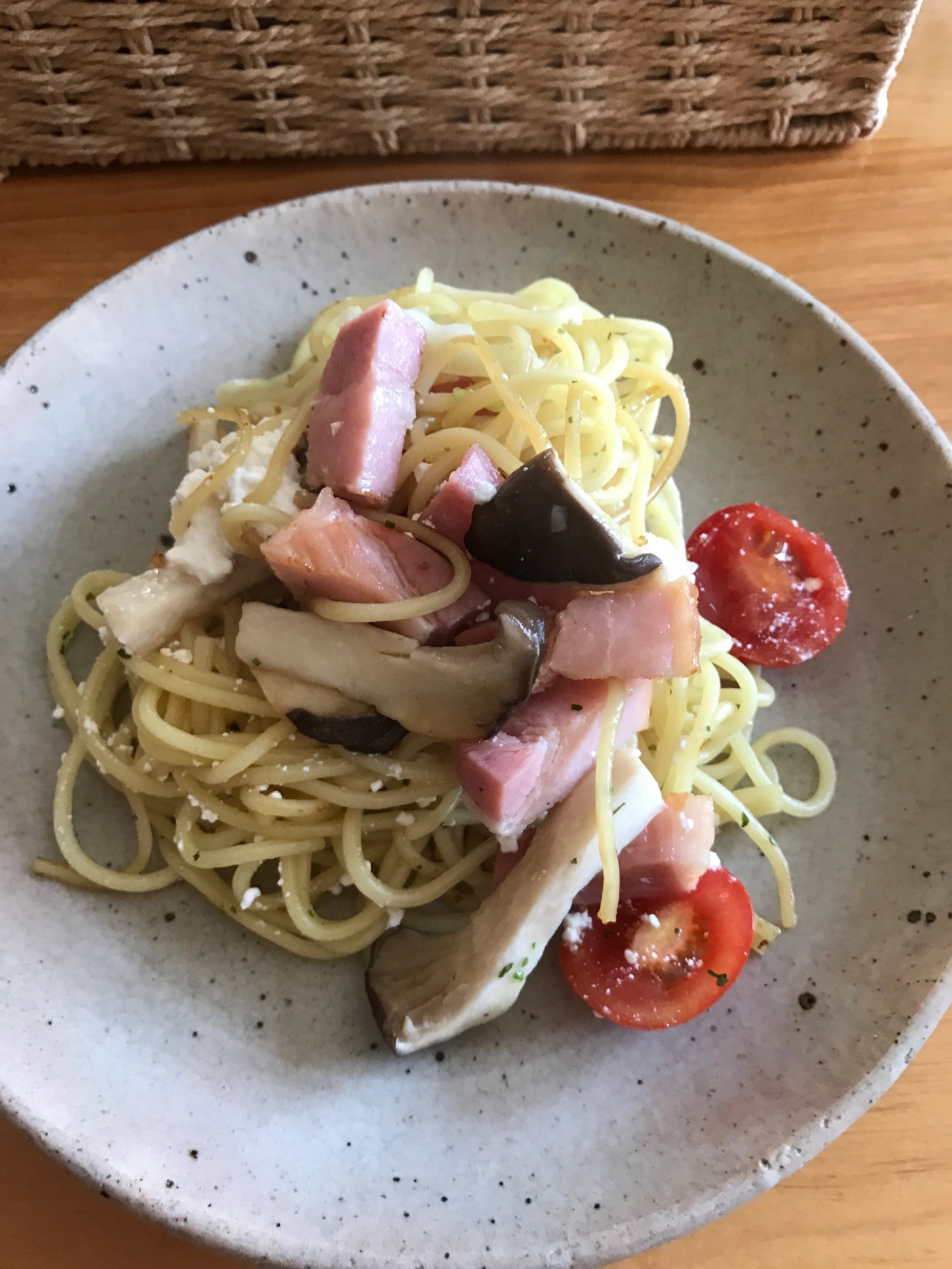 ミニトマトとカッテージチーズのイタリアン焼きソバ