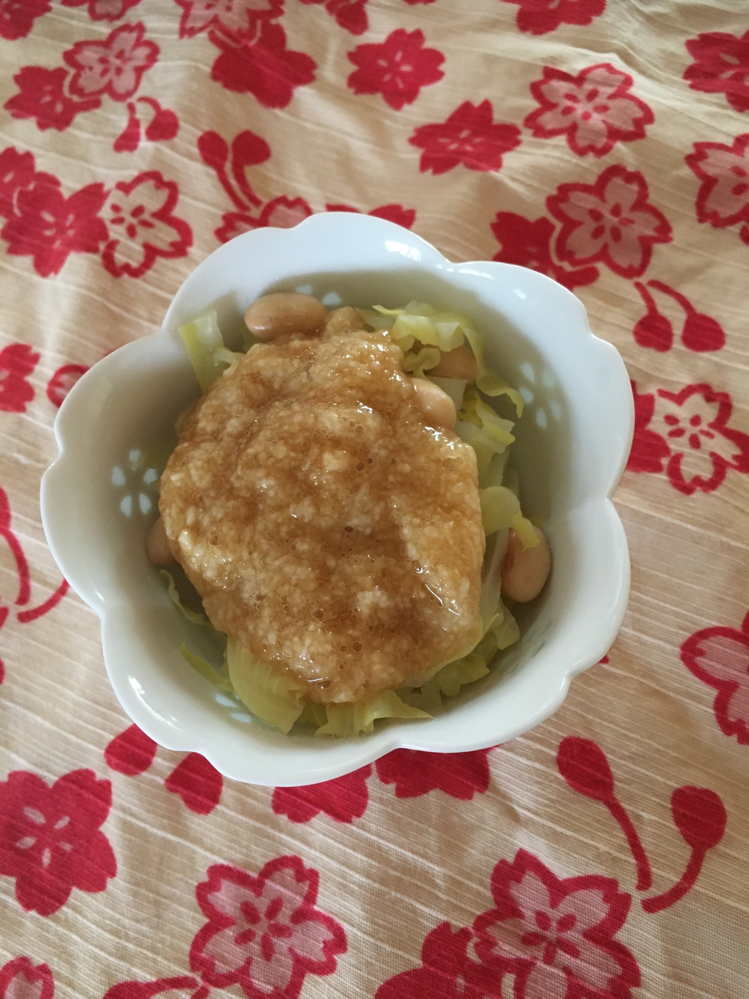 茹でキャベツと大豆のとろろがけ