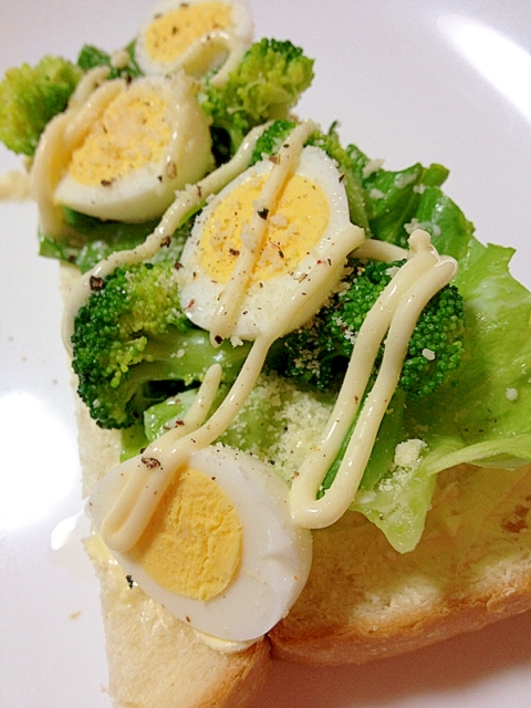 グリーン野菜と卵のオープンサンド＊〜*