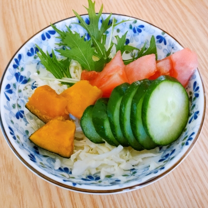 野菜たっぷりで栄養満点ですね♪
彩りも良く美味しく頂きました(*^-^*)
ご馳走様でした♪