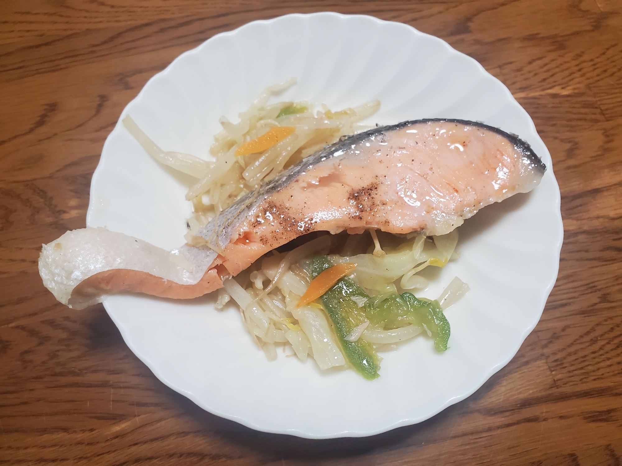 塩鮭と野菜のフライパン蒸し