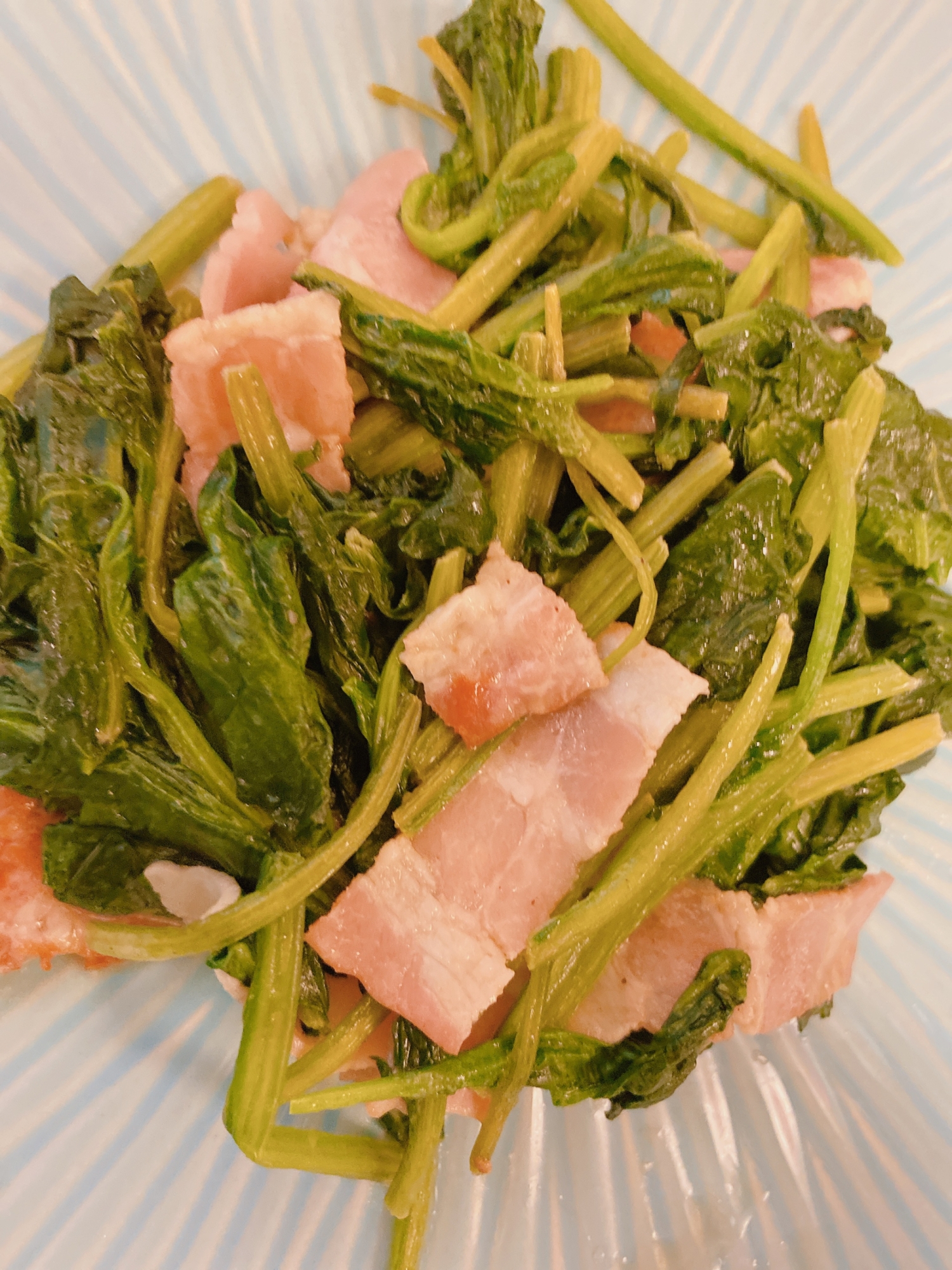 にんにく香るほうれん草ベーコン