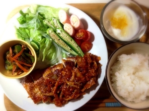 チキンソテーのトマトソースがけ