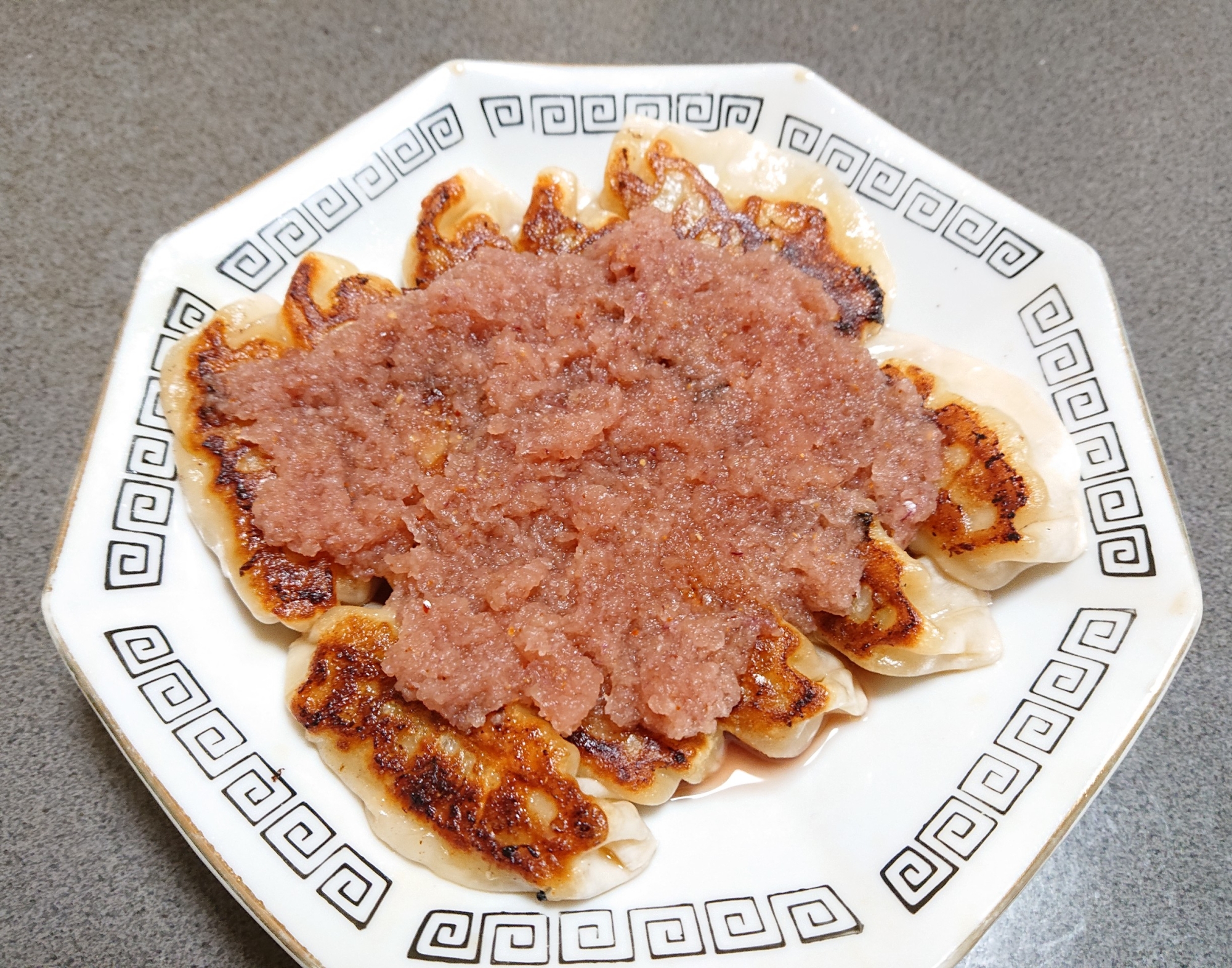 餃子の紫大根がけ