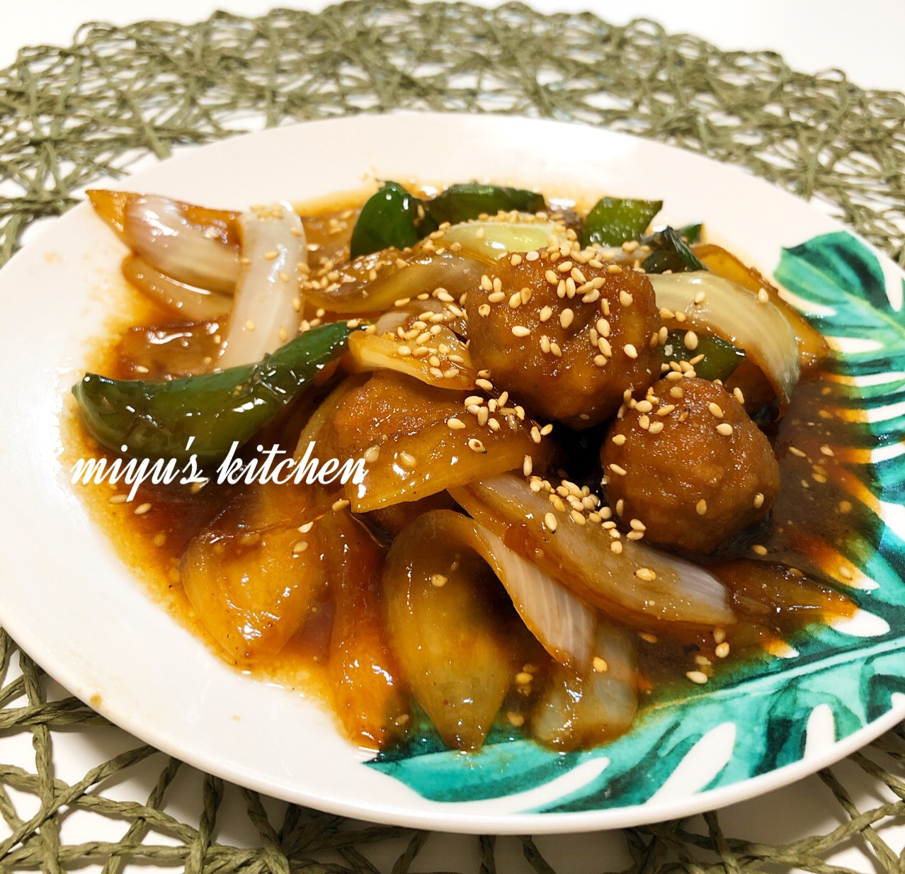 ヨシダソースで肉団子と野菜の炒め物