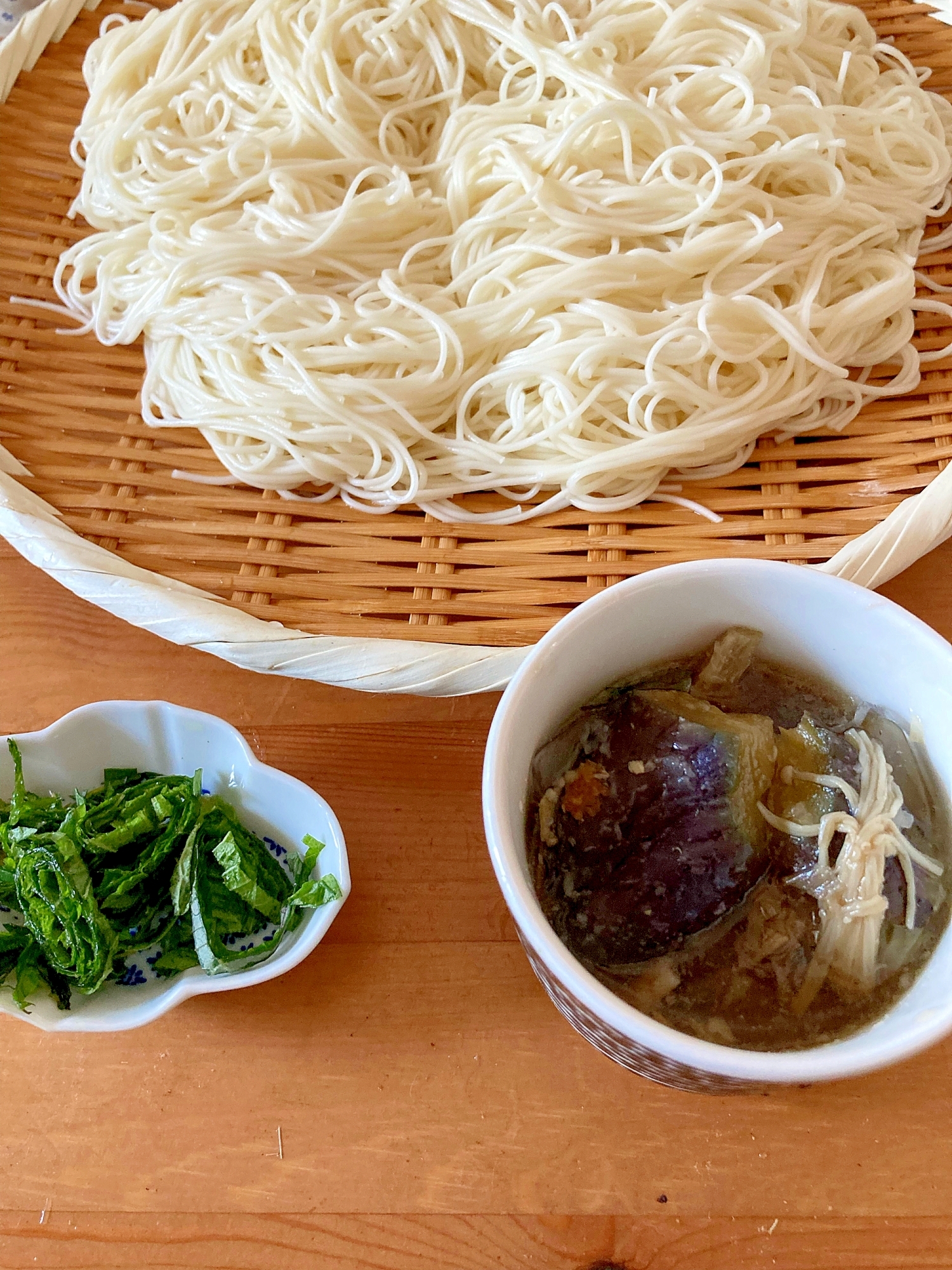 なすとしめじの豚肉のつけ麺