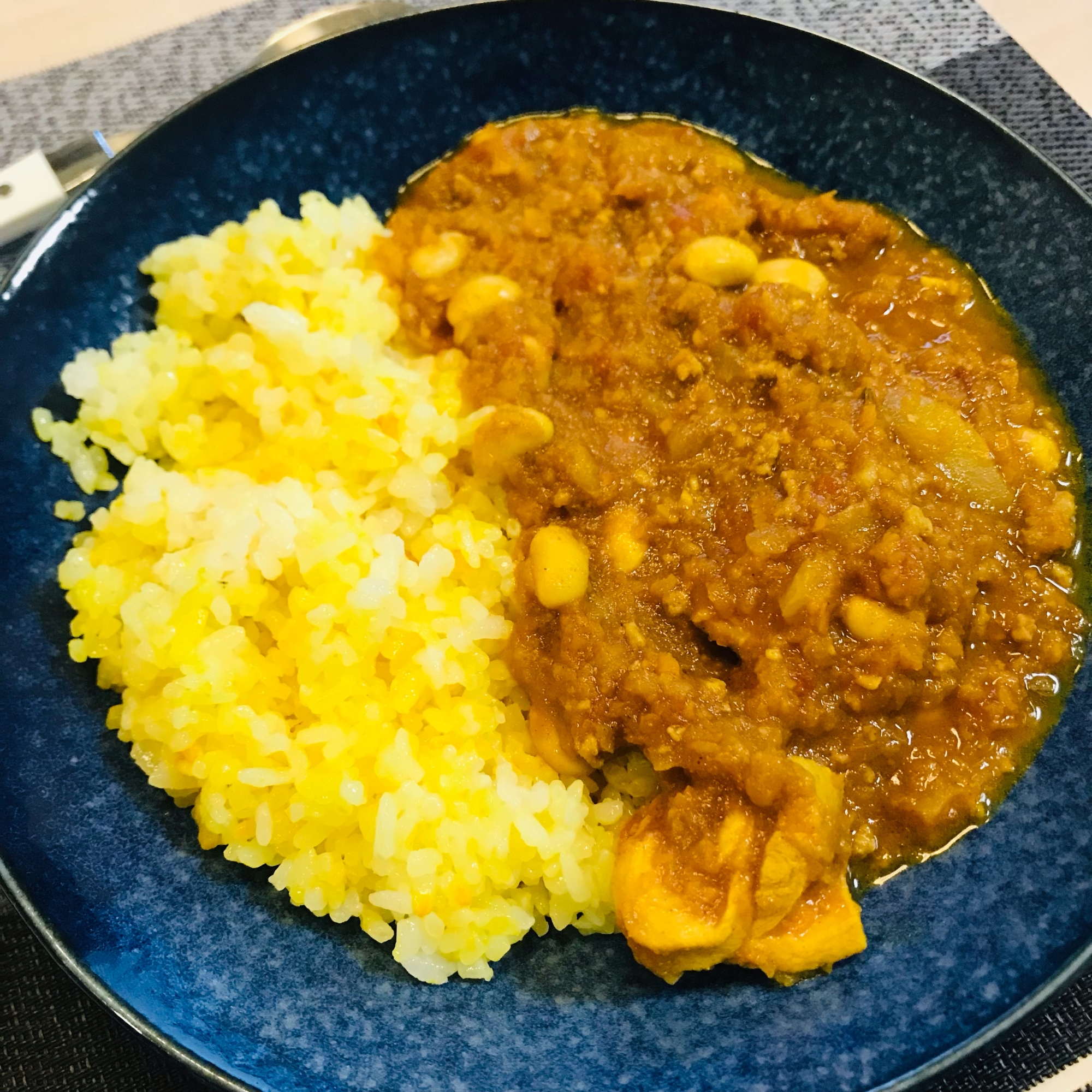 桃の缶詰で作る、グルテンフリーのスパイスカレー♡