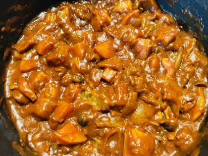 いつもはトマトを使っていますが初めてトマトジュースで作ららました！
野菜たくさんの美味しいカレーになりました！