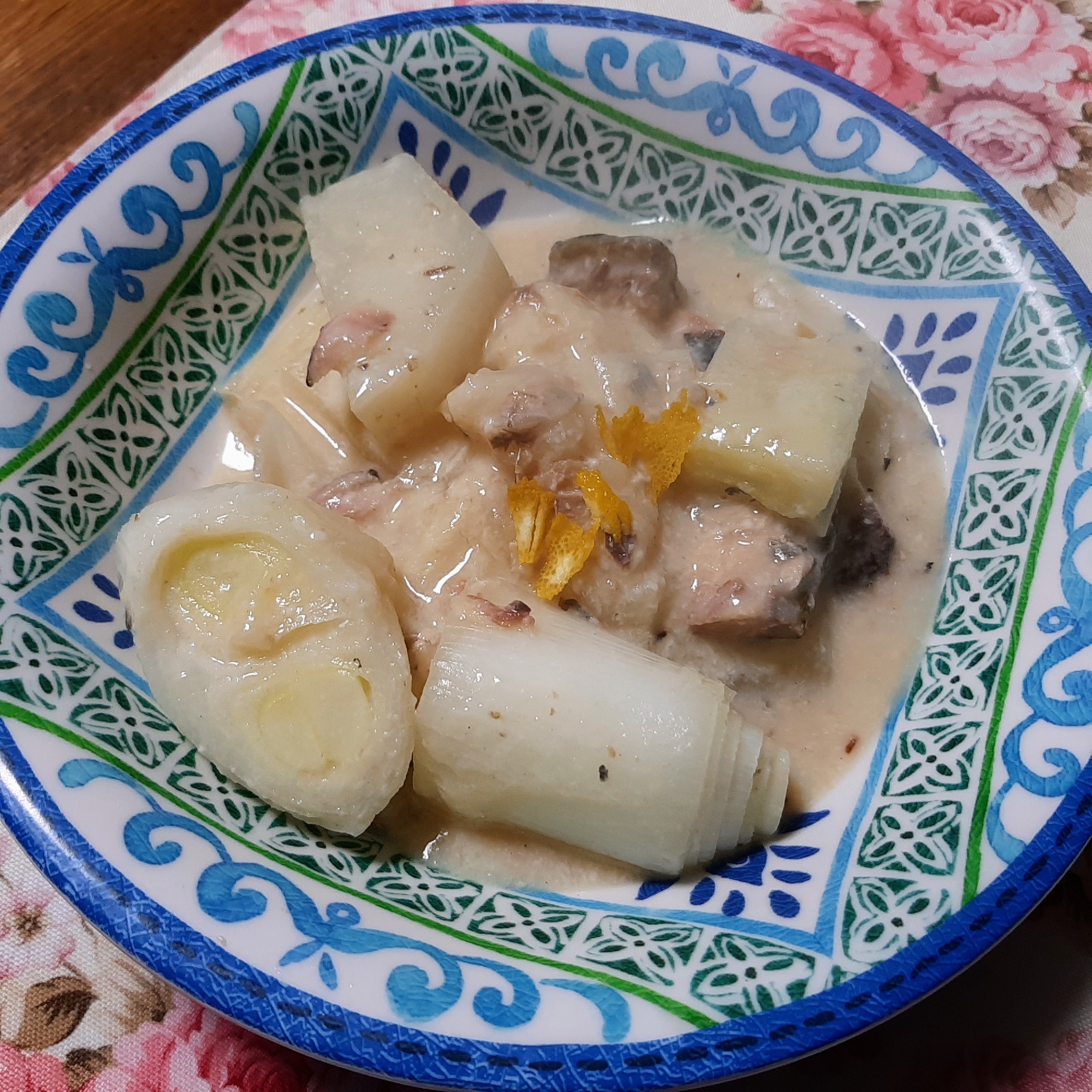 サバ缶と大根と長ねぎの酒粕煮