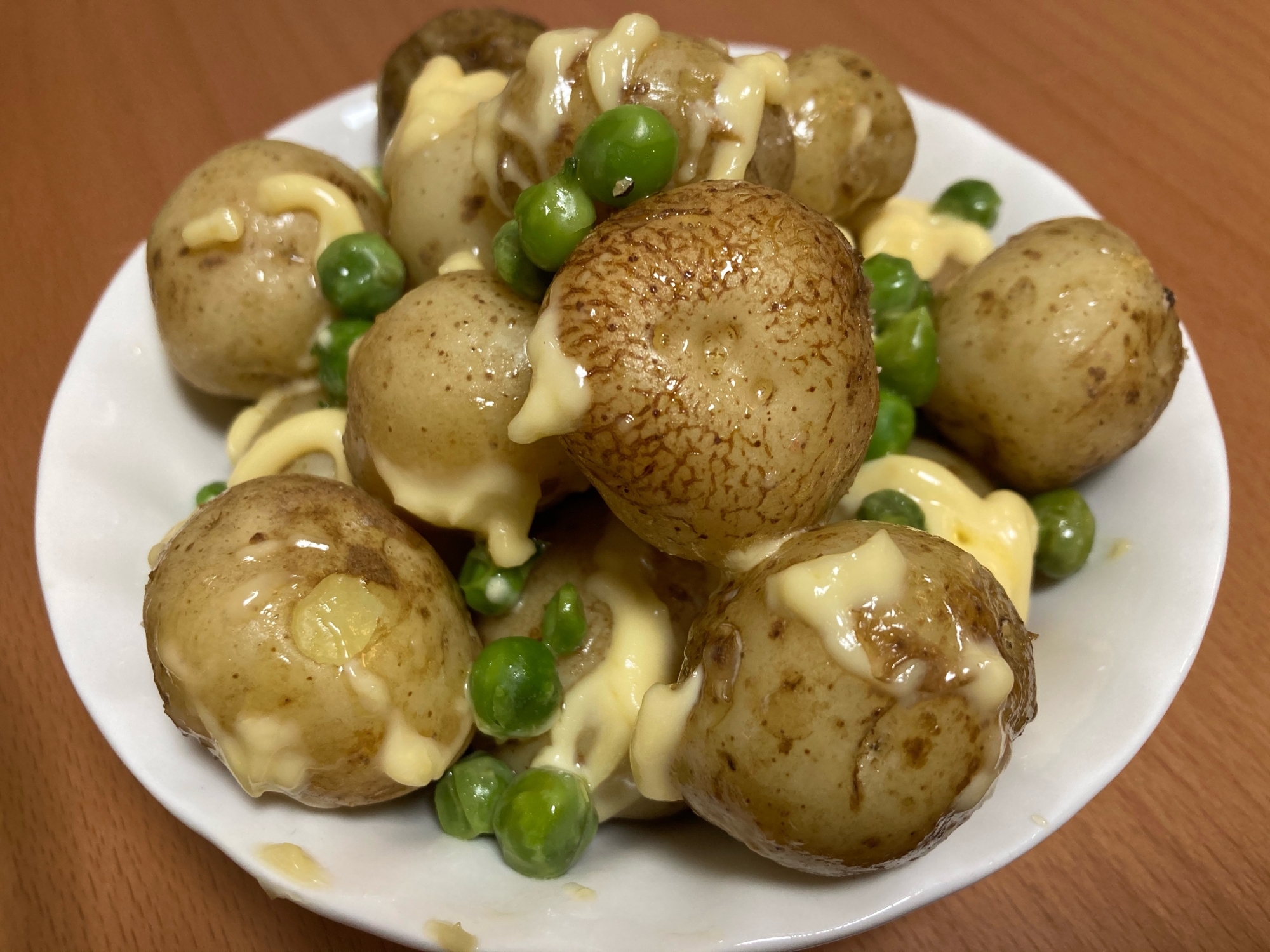 素材そのまま!新じゃがとグリンピースのマヨバタ煮