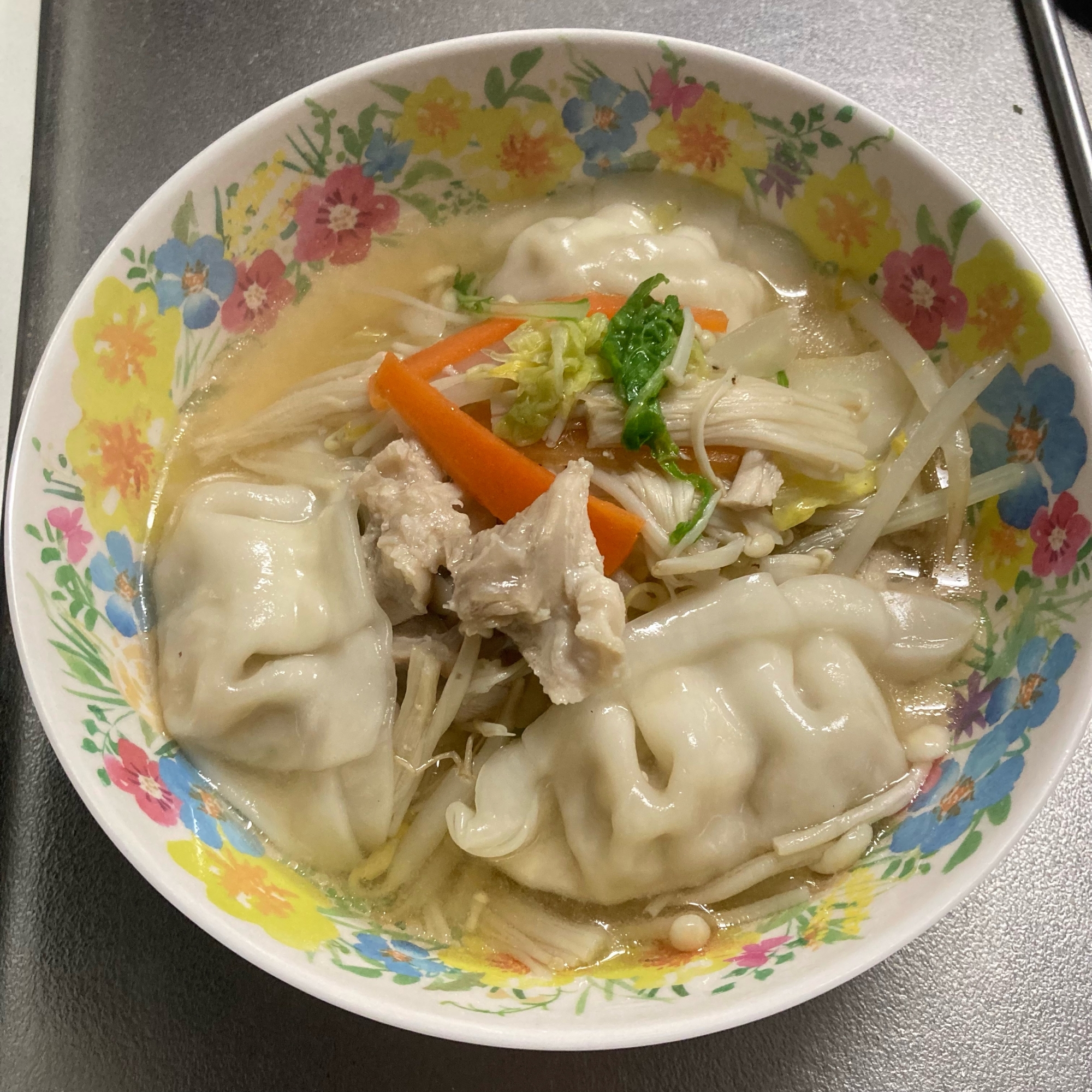 海老塩スープの水餃子鍋