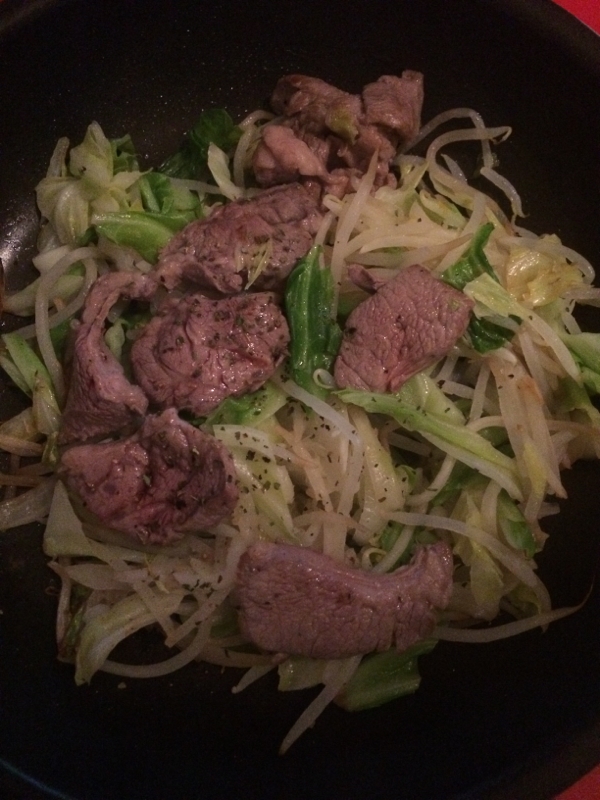 野菜たくさん！ラム肉のハーブ焼き