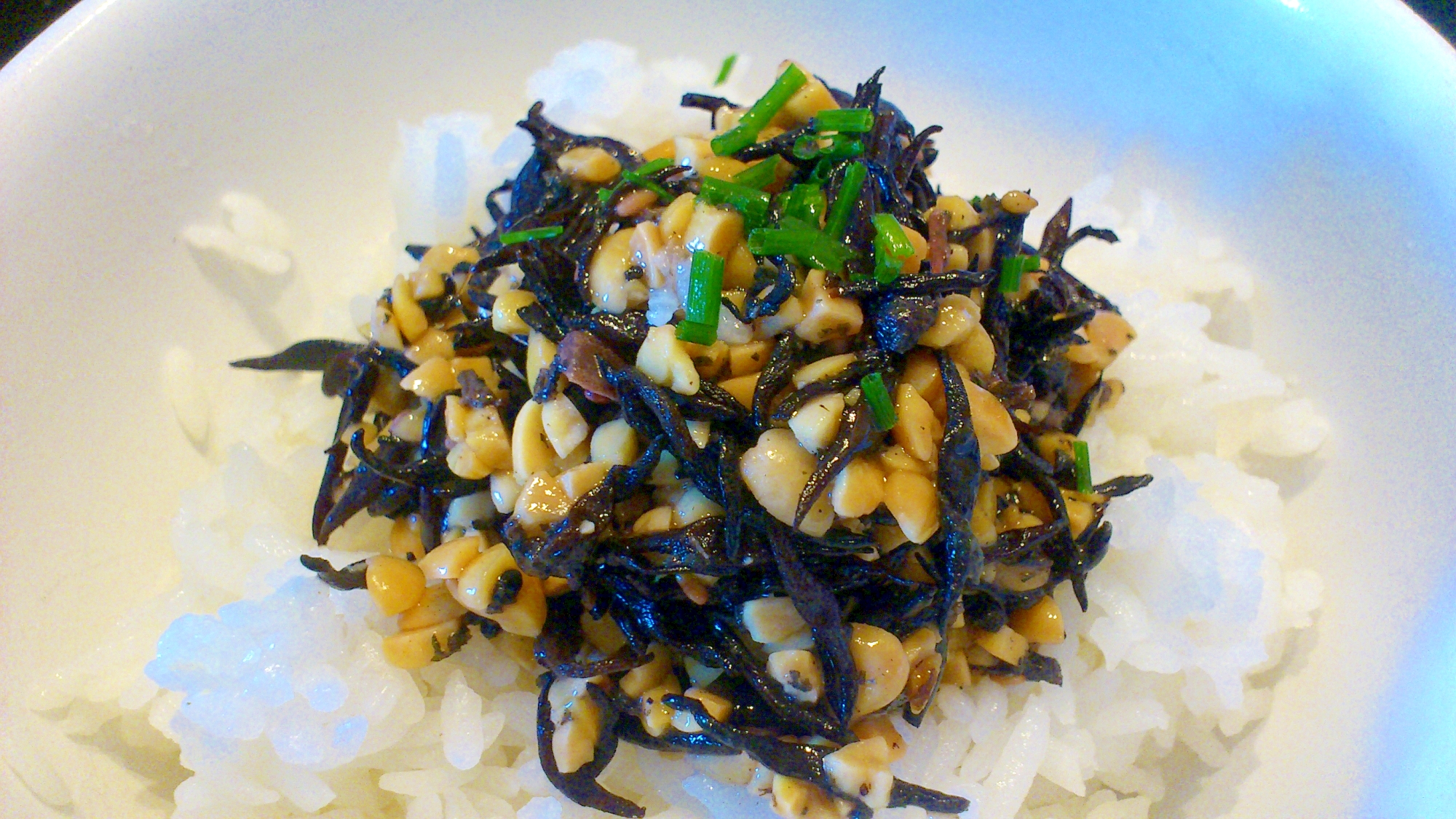 カリウム・鉄分ならお任せ♪ひじき納豆しそ飯