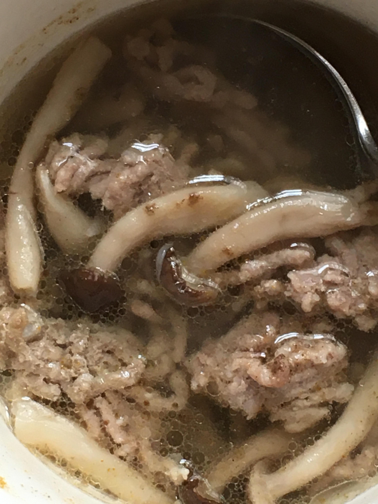 しめじと豚ひき肉のスープ