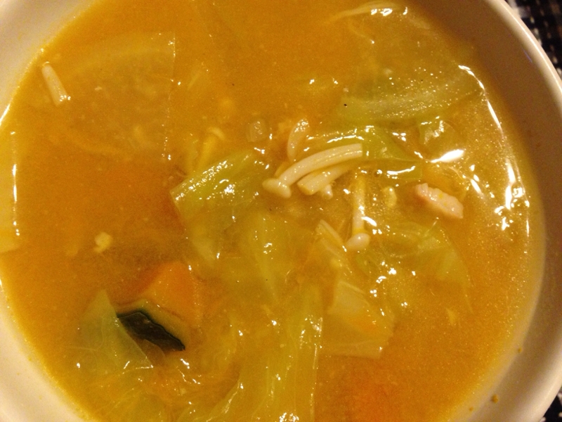 カボチャのワタ入り野菜スープ。